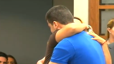 americateve | En 2012, el adolescente disparó accidentalmente contra una compañera de 13 años en el autobús escolar. Tras pedir disculpas, la Corte de Miami-Dade le dio al joven una segunda oportunidad