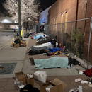 Los migrantes desbordan los albergues y las calles en la frontera, en El Paso, Texas