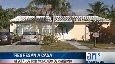 americateve | Dos familias pasaron el susto de su vida esta madrugada al respirar altos niveles de monóxido de carbono en su casa de Hollywood.