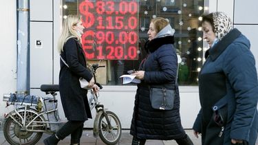 EEUU prohíbe a Rusia hacer pagos en dólares de su deuda