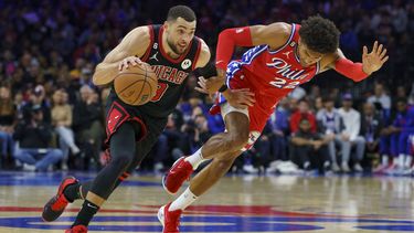 Bulls ganan 126-112 a 76ers; LaVine anota 11 triples