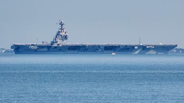 El portaaviones USS Gerald R. Ford saliendo de la Base Naval Norfolk, en Norfolk, Virginia, el 23 de junio del 2025. (AP foto/John Clark)