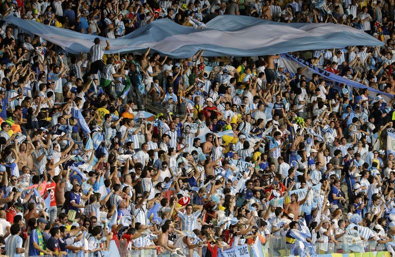 La fotograf&iacute;a del s&aacute;bado 21 de junio muestra una multitud de hinchas argentinos durante el partido mundialista del s&aacute;bado 21 de juniio de 2014, frente a Ir&aacute;n. El martes 24, las autoridades brasile&ntilde;as informaron que han n