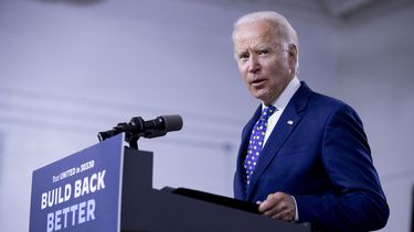 Campaña de Biden gastará 280 mlns en publicidad hasta otoño