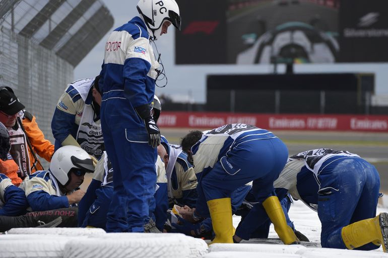 Zhou Guanyu sufre espeluznante accidente en GP Británico
