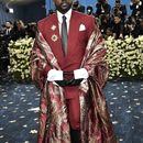 Brian Tyree Henry asiste a la gala benéfica del Instituto del Vestido del Museo Metropolitano de Arte que celebra la inauguración de la exposición Superfine: Tailoring Black Style el lunes 5 de mayo de 2025, en Nueva York. (Foto Evan Agostini/Invision/AP)
