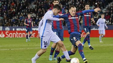 Barcelona remonta para vencer agónicamente 3-2 a Levante