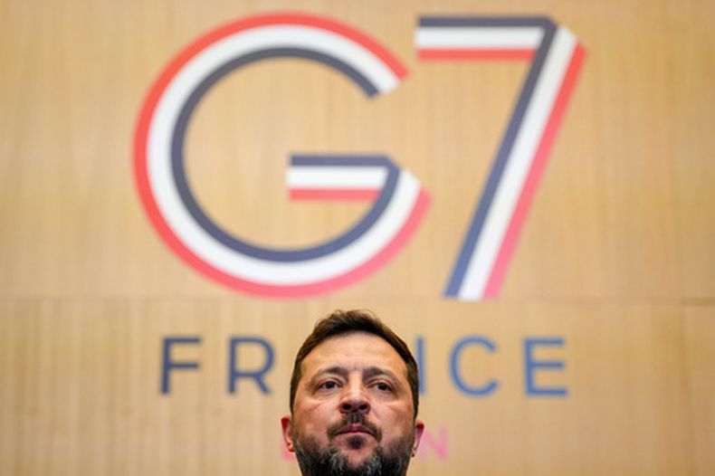 El presidente de Ucrania, Volodymyr Zelenskyy, durante una cumbre del G7 en Evian-les-Bains, Francia, el 16 de junio de 2026. (AP Foto/Vadim Ghirda)