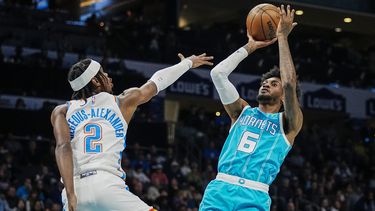Con 27 puntos de Ball, Hornets superan al Thunder