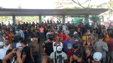 4,000 cubanos en tapachula, y se esperan mas