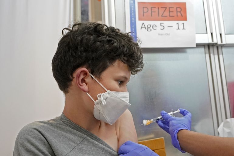California: Niños reciben dosis errónea de vacuna de COVID