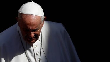 americateve | Hospitalizan al Papa Francisco.jfif