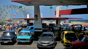 hasta tres dias de cola para comprar gasolina en cuba: esto es insoportable