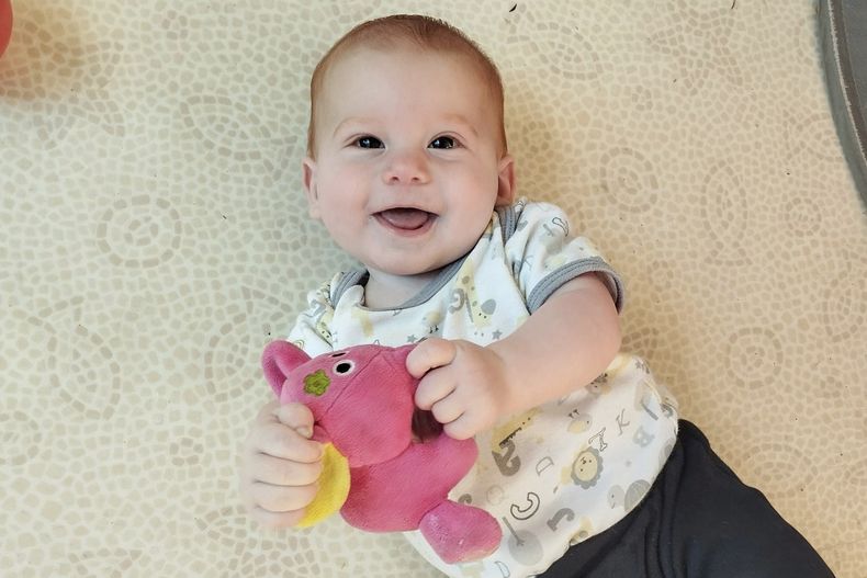 Foto entregada por el Foro de Familias de Rehenes que muestra a Kfir Bibas, quien fue secuestrado y llevado a Gaza durante el ataque del 7 de octubre del 2023. (Foro de Familias de Rehenes via AP)