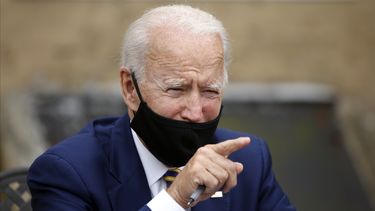 Biden equivoca cifra de muertes por COVID-19 dentro del ejercito