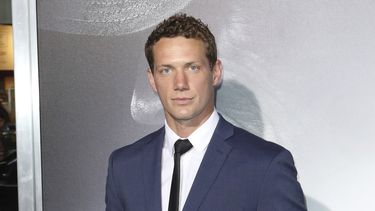 Johnny Wactor llega al estreno mundial de The Mule el 10 de diciembre de 2018 en Los Ángeles. La policía de Los Ángeles arrestó a cuatro personas el jueves por la muerte a tiros del actor de General Hospital Johnny Wactor ocurrida en un intento de robo de piezas de su auto. (Foto Willy Sanjuan/Invision/AP)