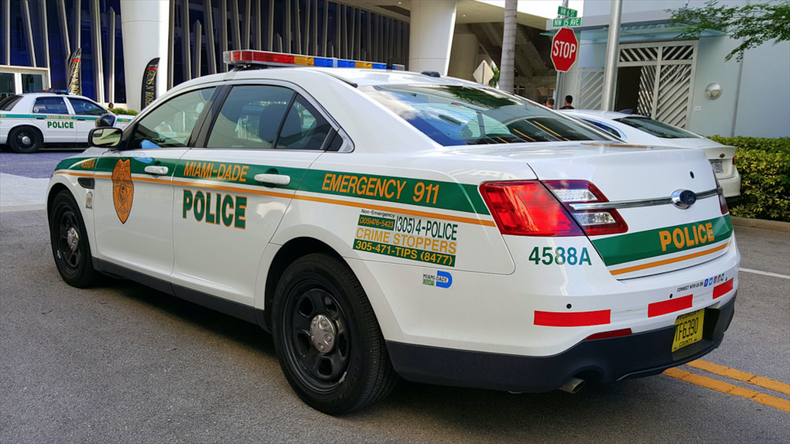 Policia Miami Dade