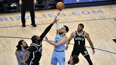 Bane y Grizzlies vencen a Nets pese a 43 puntos de Irving