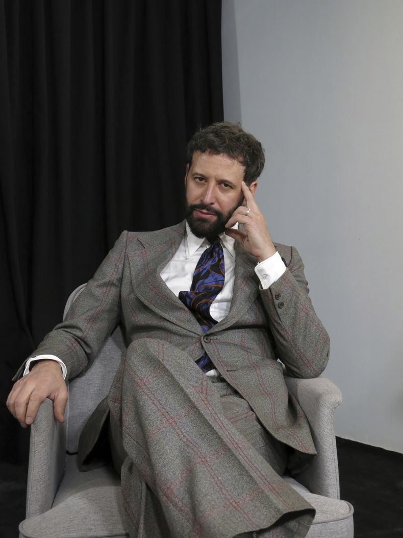El músico y productor mexico-francés Adán Jodorowsky posa para un retrato durante una entrevista en la Ciudad de México, el jueves 31 de julio de 2025. (Foto AP/Berenice Bautista)