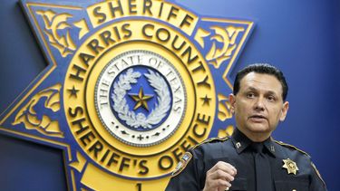 joe biden nomino a un latino como director del servicio de inmigracion y control de aduanas de estados unidos