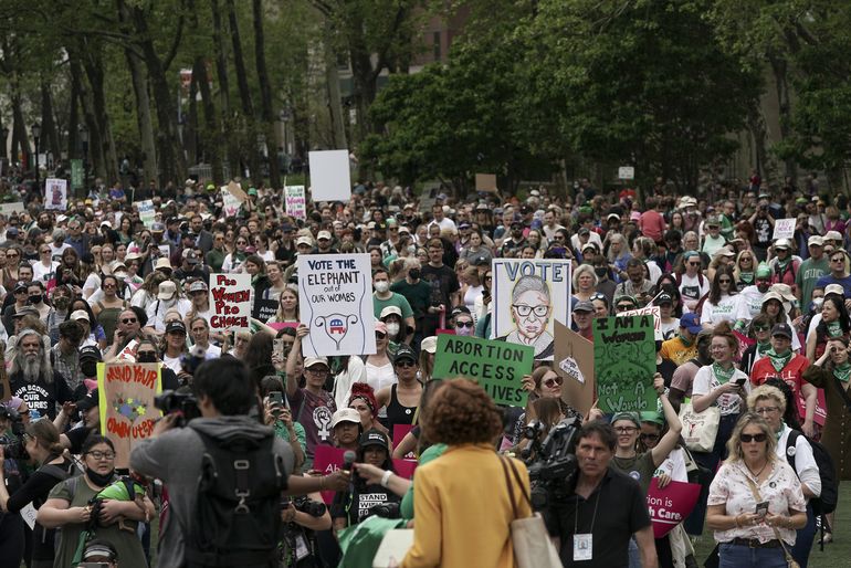 Miles participan en marchas por derecho al aborto en EEUU