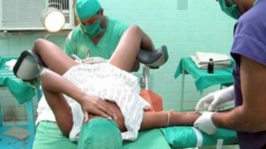 baja natalidad en cuba: todo el mundo piensa en emigrar, no en gestar