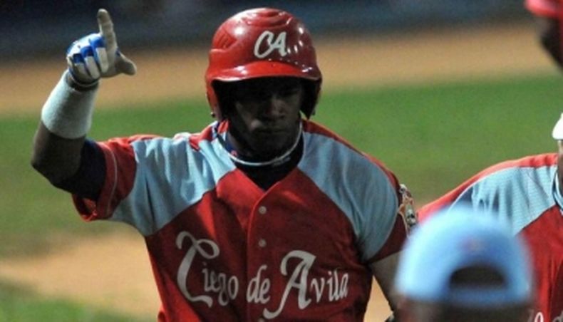 Los Tigres avileños facturaron la anotación decisiva en la parte baja del décimo episodio con la complicidad de la defensa rival, mientras el crédito desde el montículo correspondió al relevista Yunier Cano, quien sumó su tercer triunfo de la campaña al t