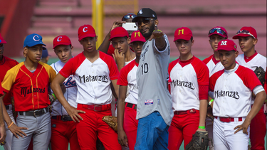 grandes ligas piden a washington permiso especial para contratar a peloteros en cuba
