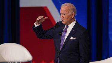 Biden impulsa su agenda y trata de unir a los demócratas