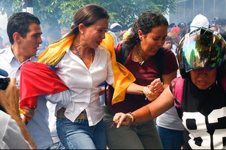 Se acentúa la polémica en Venezuela luego que el Tribunal Supremo de Justicia respaldará la decisión de retirar la investidura parlamentaria a María Corina Machado.