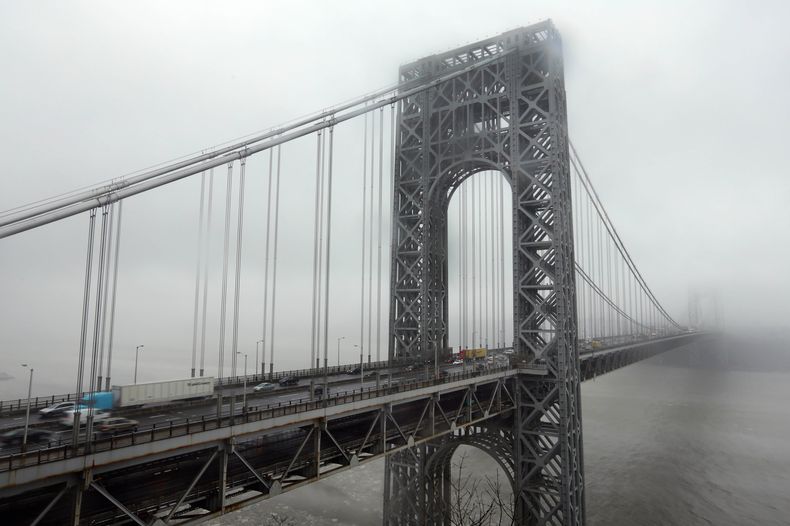 Fotograf&iacute;a del puente George Washington Bridge, en Fort Lee, Nueva Jersey, del 11 de enero de 2014.  Autoridades planean colocar una valla en el puente que une a Nueva York con Nueva Jersey para reducir el n&uacute;mero de suicidios. (Foto de AP/Ri