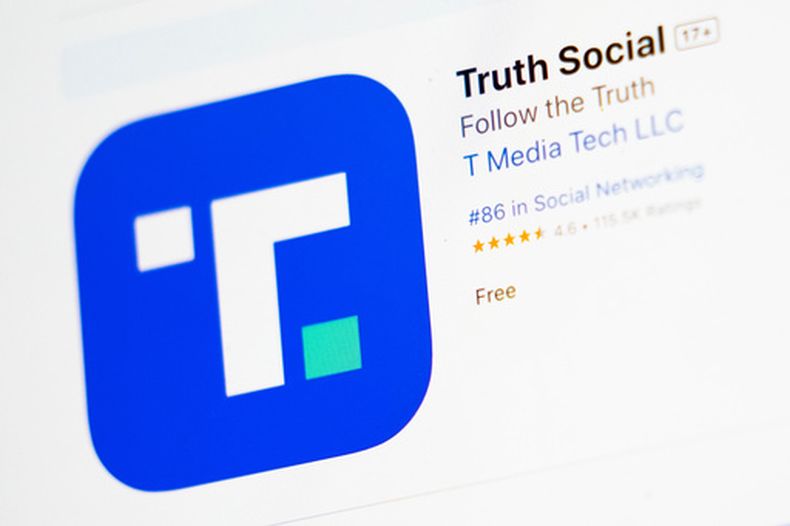 El logo de Truth Social en una laptop en Nueva York el 20 de marzo del 2024. (AP foto/John Minchillo)