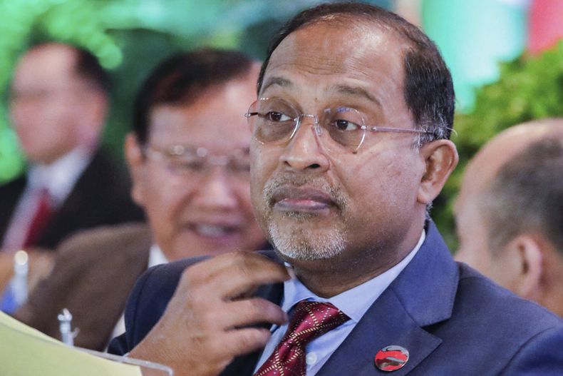 ARCHIVO - El ministro de Exteriores de Malasia, Zambry Abdul Kadir, asiste a la Sesión de Retiro en la 56ta cumbre de ministros de exteriores de la Asociación de Naciones del Sudeste Asiático (ASEAN, por sus siglas en inglés) en Yakarta, Indonesia, el miércoles 12 de julio de 2023. (Ajeng Dinar Ulfiana/Pool Foto via AP, Archivo)