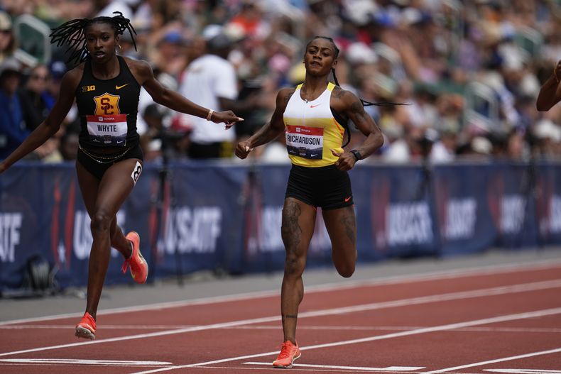 ShaCarri Richardson compite en la primera semifinal de los 200 metros femeninos en el Campeonato de Estados Unidos de atletismo, el domingo 3 de agosto de 2025, en Eugene, Oregon. (AP Foto/Abbie Parr)