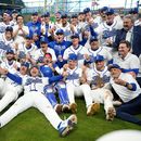Los peloteros de Italia festejan su victoria sobre Puerto Rico en el Clásico Mundial de béisbol, el sábado 14 de marzo de 2026 (AP Foto/Karen Warren)
