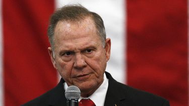 Análisis AP: Trump apuesta a Moore, sufre derrota dolorosa