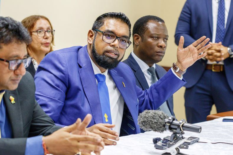El presidente de Guyana Irfaan Ali en conferencia de prensa en Argyle, San Vicente, el 14 de diciembre del 2023. (AP foto/Lucanus D. Ollivierre)