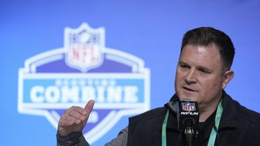 Rodgers y otros quarterbacks, atracción en el combine