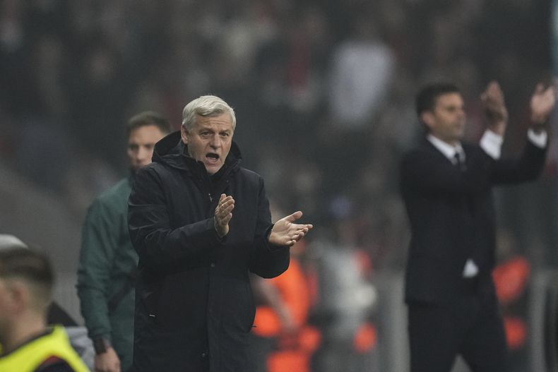 El técnico de Lille Bruno Genesio durante el partido contra Juventus en la Liga de Campeones, el 5 de noviembre de 2024, en Villeneuve-dAscq. (AP Foto/Christophe Ena)