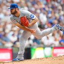 El lanzador de los Cachorros de Chicago, Bryse Wilson, lanza durante la sexta entrada de un partido de béisbol contra los Cerveceros de Milwaukee, el domingo 28 de junio de 2026, en Milwaukee. (Foto AP/Kayla Wolf)