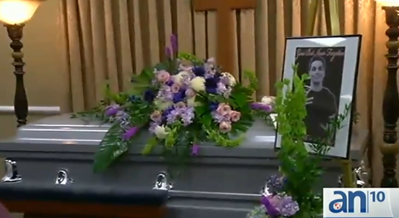 Amigos y familiares del adolescente electrocutado en un parque de Coral Gables le dieron hoy su último adiós. El equipo del Miami Heat sufragó los gastos del velorio.