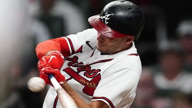 Olson, Duvall conectan en el triunfo de Bravos ante Mets