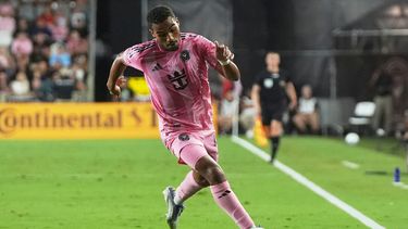 ARCHIVO - Foto del martes 16 de septiembre del 2025, el mediocampista del Inter Miami Yannick Bright controla el balón en el encuentro ante el Seattle Sounders. (AP Foto/Lynne Sladky, Archivo)