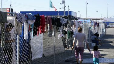 Terminarán límites de asilo en frontera entre México y EEUU