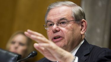 el senador por nueva jersey bob menendez es acusado de cargos federales de corrupcion