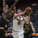 Nuggets superan a Raptors y les cortan buena racha