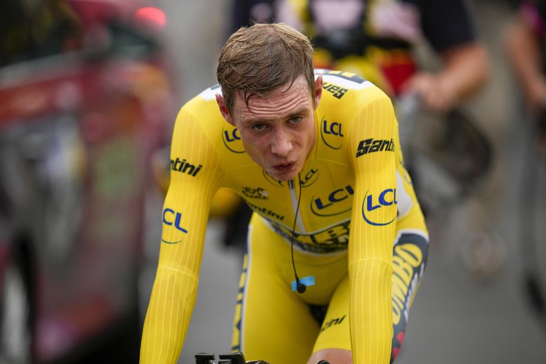 El líder general Jonas Vingegaard tras ganar la 16ta etapa del Tour de Francia, el martes 18 de julio de 2023, en Combloux. (AP Foto/Daniel Cole)