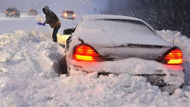 americateve | Una brutal tormenta de nieve azota el noreste del País. Según las autoridades, ya se contabilizan 9 muertes. La mayor parte de ellas relacionadas con accidentes de tránsito.