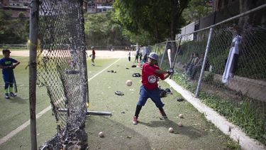 Crisis golpea al béisbol infantil en Venezuela