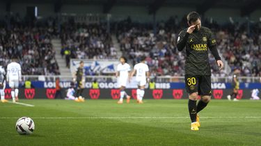 Lionel Messi del Paris Saint-Germain durante el partido contra Auxerre en la liga francesa, el domingo 21 de mayo de 2023, en Auxerre. (AP Foto/Thibault Camus)